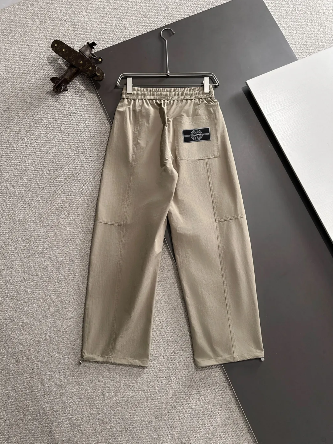 🅿️390 next day shipping Stone Island 2025 spring and summer new elastic band casual pants, thin counter custom fabrics, high breathability and comfort, impeccable details, brand element design concept, reflecting high quality. It feels delicate and soft! It presents a casual cut and the upper body shape is great! Size: M-4XL